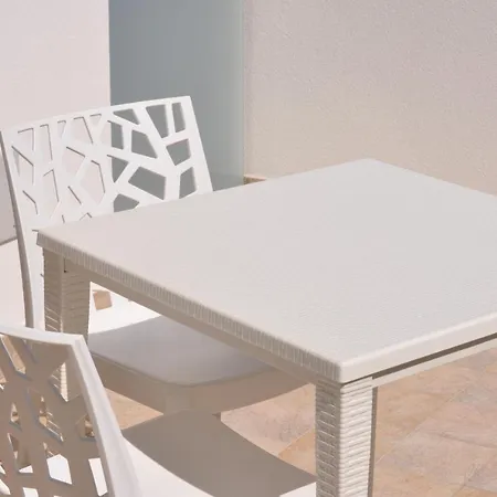 Blanc E Apartment